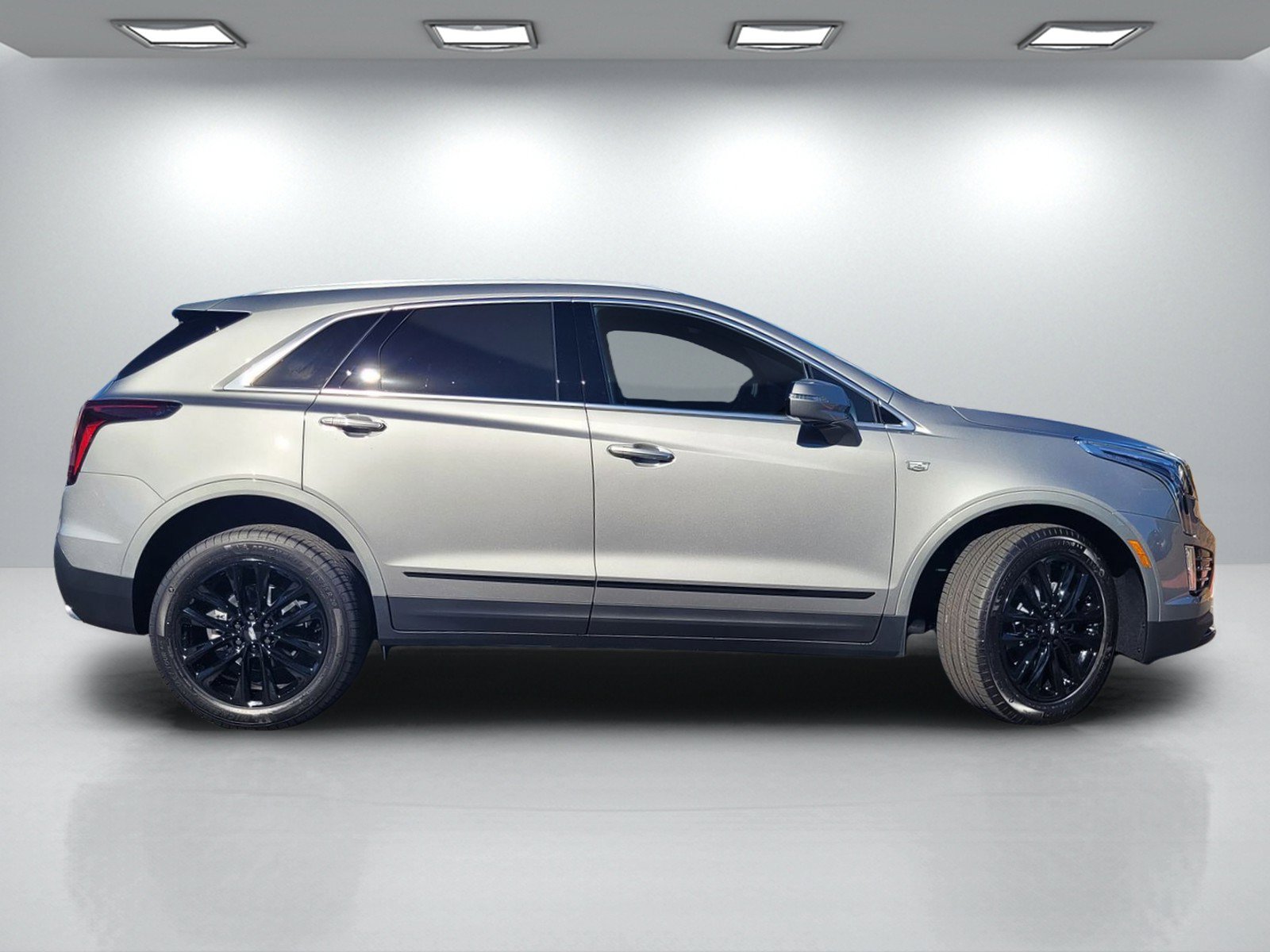 New 2026 Cadillac XT5 Luxury w/ LPO, ONYX Package AWD/4WD image 3