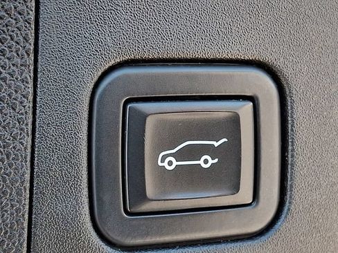 Used 2021 Cadillac XT4 Luxury w/ Cold Weather Package AWD/4WD image 22