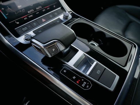 Used 2022 Audi Q7 Premium Plus image 16