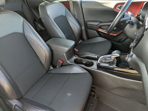 Used 2023 Kia Soul GT-Line image 12