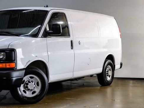 Used 2013 Chevrolet Express 2500 w/ Cold Climate Package image 8