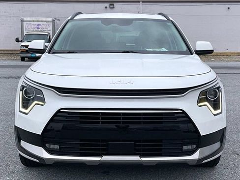Used 2023 Kia Niro EX Touring FWD image 4