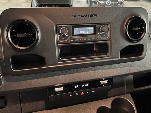 Used 2025 Mercedes-Benz Sprinter 2500 image 29