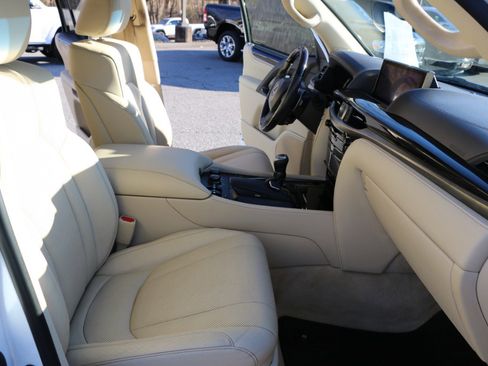 Used 2018 Lexus LX 570 4WD image 31