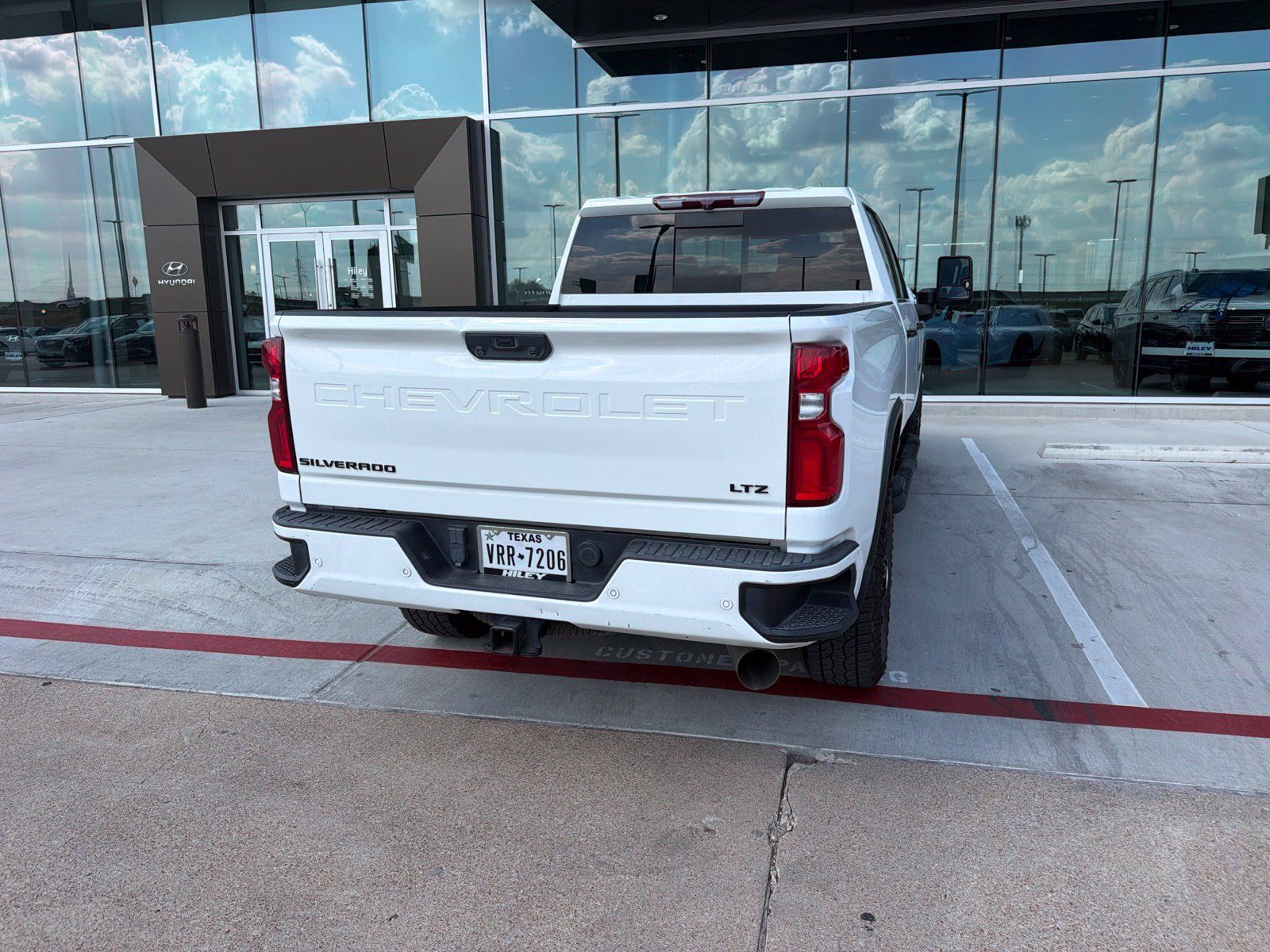 Used 2022 Chevrolet Silverado 2500 LTZ w/ LTZ Plus Package AWD/4WD image 6