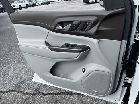 Used 2021 GMC Acadia SLT w/ Premium Package image 14