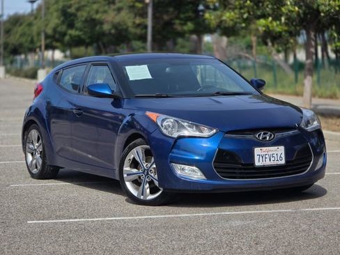 Used 2017 Hyundai Veloster Value Edition image 5