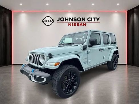 Used 2024 Jeep Wrangler Unlimited Sahara AWD/4WD image 9