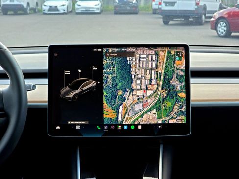 Used 2018 Tesla Model 3 Long Range AWD/4WD image 27