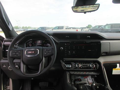 New 2026 GMC Sierra 1500 AT4 w/ AT4 Premium Package AWD/4WD image 16