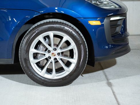 Certified 2023 Porsche Macan AWD/4WD image 11