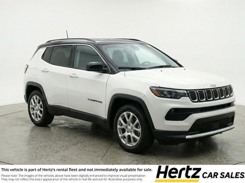 Used 2025 Jeep Compass Limited image 1