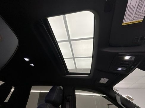 Used 2024 Chevrolet Silverado 3500 High Country w/ High Country Premium Package image 7