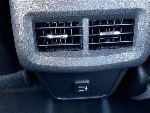 Used 2022 Chevrolet Equinox RS w/ Infotainment Package image 12