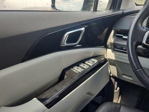 Used 2024 Kia Carnival EX FWD image 12