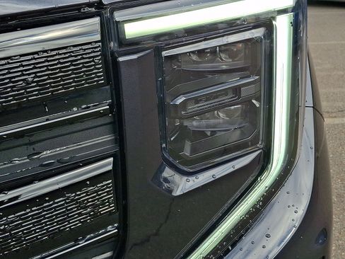 Used 2025 GMC Sierra 1500 Elevation AWD/4WD image 9