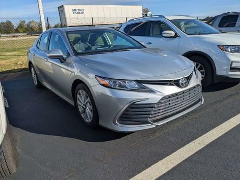 Used 2021 Toyota Camry LE image 2