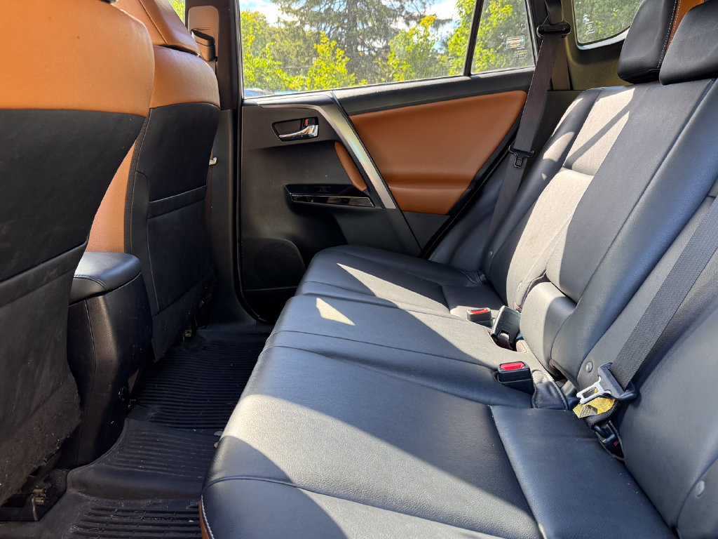 Used 2016 Toyota RAV4 SE AWD/4WD image 30