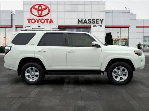 Used 2023 Toyota 4Runner SR5 Premium image 2