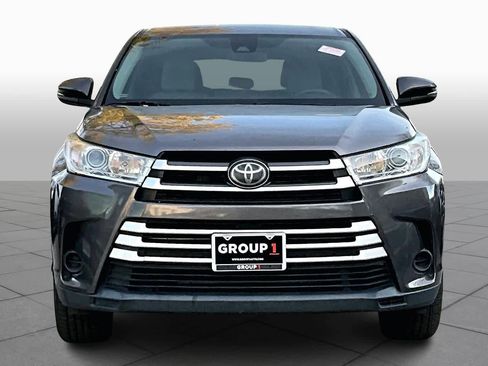 Used 2017 Toyota Highlander LE image 4