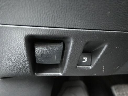 Used 2021 Toyota Highlander XLE image 22