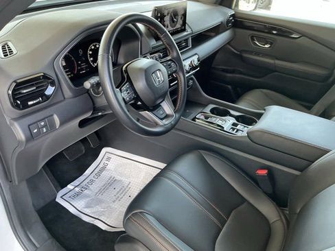 Used 2025 Honda Pilot TrailSport image 16