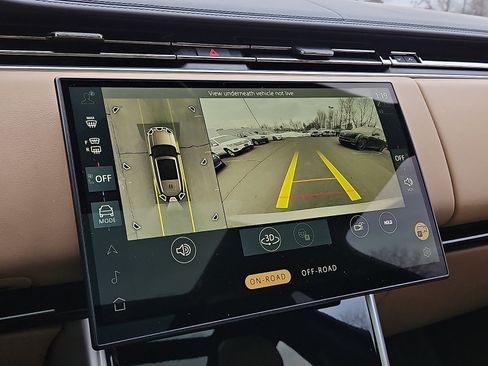 Used 2024 Land Rover Range Rover Long Wheelbase SE image 19