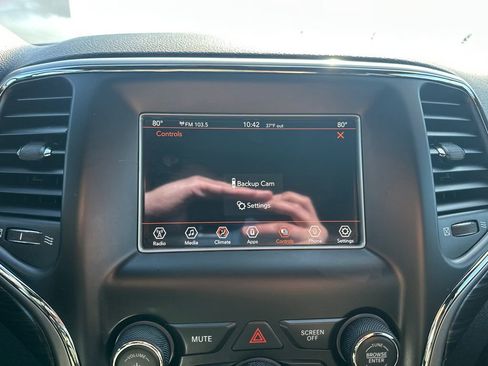 Used 2021 Jeep Grand Cherokee Laredo image 14