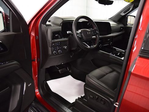 Used 2025 Chevrolet Tahoe RST w/ RST Performance Edition AWD/4WD image 14