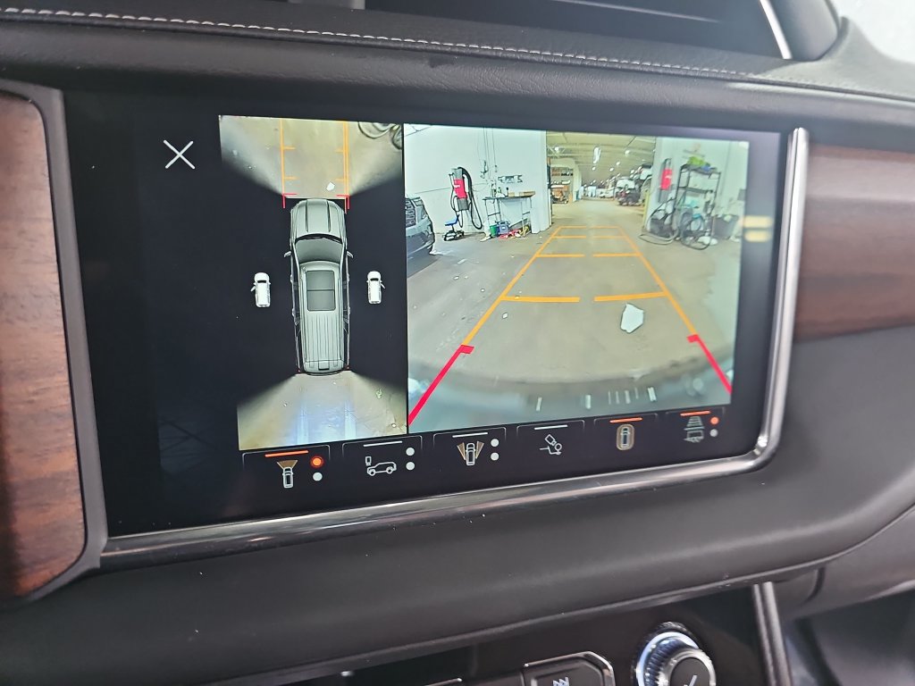 Used 2023 GMC Yukon XL Denali Ultimate w/ LPO, Floor Liner Package AWD/4WD image 31