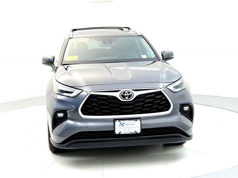 Certified 2023 Toyota Highlander XLE image 8