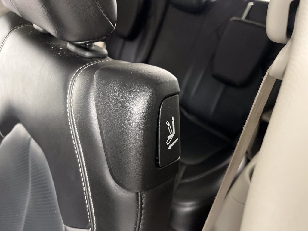 Used 2024 Chrysler Pacifica Touring-L FWD image 19