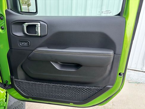 Used 2025 Jeep Gladiator Sport image 29