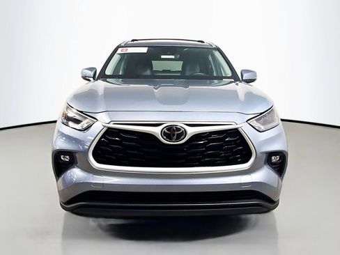 Used 2024 Toyota Highlander XLE image 2