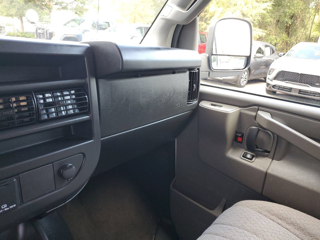 Used 2025 Chevrolet Express 3500 LT w/ LT Preferred Equipment Group RWD image 24