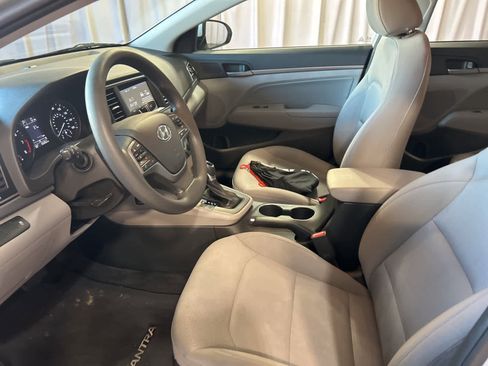 Used 2017 Hyundai Elantra SE image 24