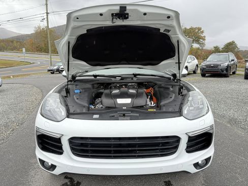 Used 2018 Porsche Cayenne S Platinum image 25