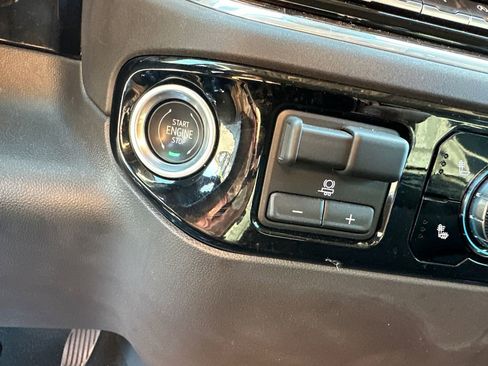 Used 2023 GMC Sierra 1500 Elevation image 32