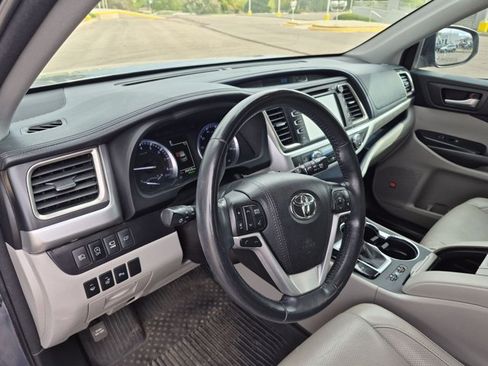 Used 2018 Toyota Highlander Limited Platinum AWD/4WD image 10