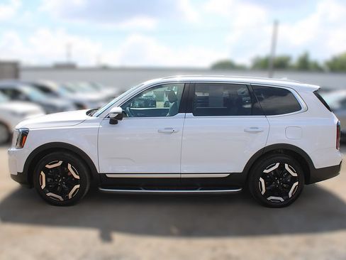 Used 2024 Kia Telluride EX w/ EX Captain's Chair Package FWD image 15