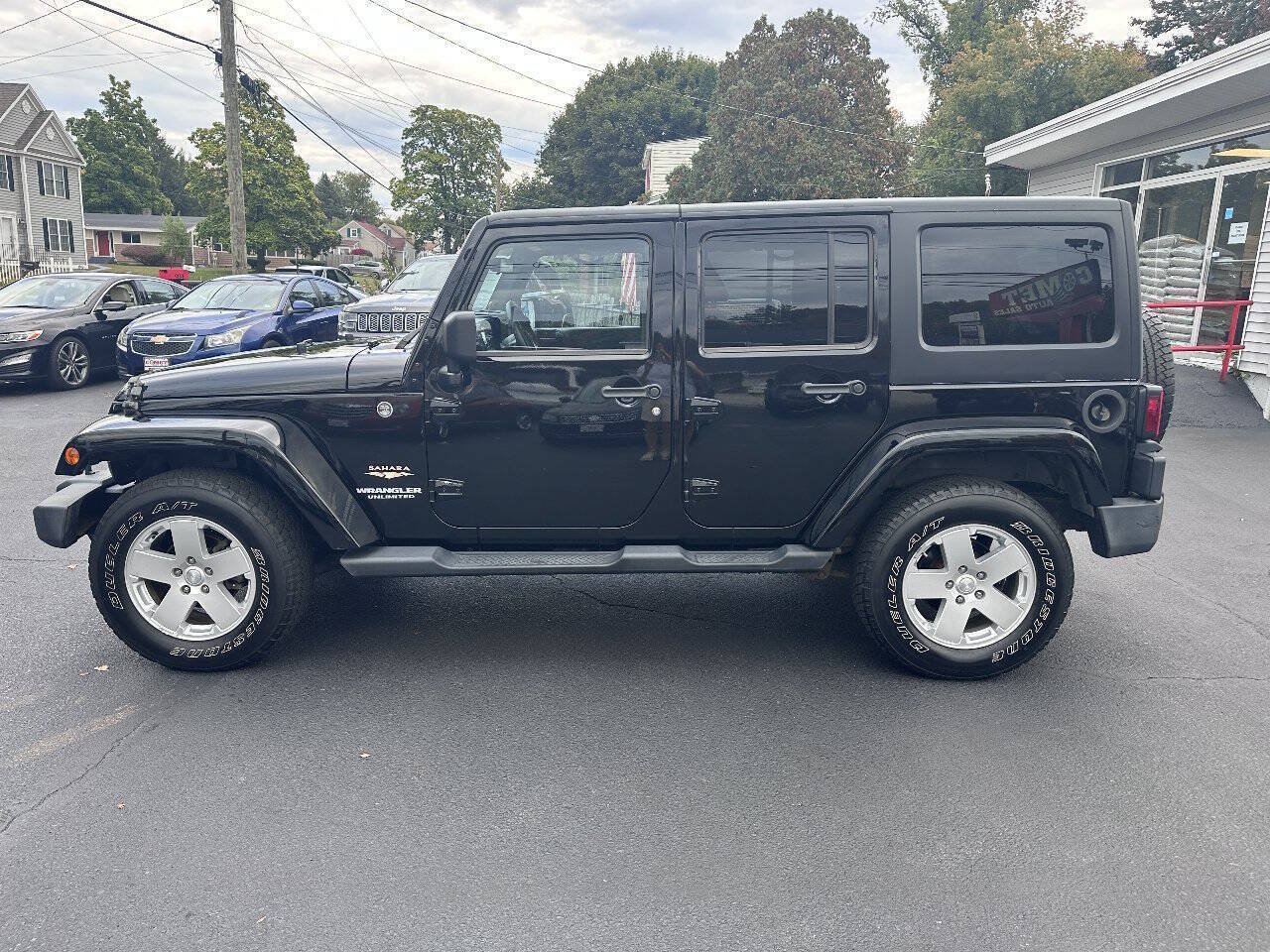 Used 2012 Jeep Wrangler Unlimited Sahara AWD/4WD image 8