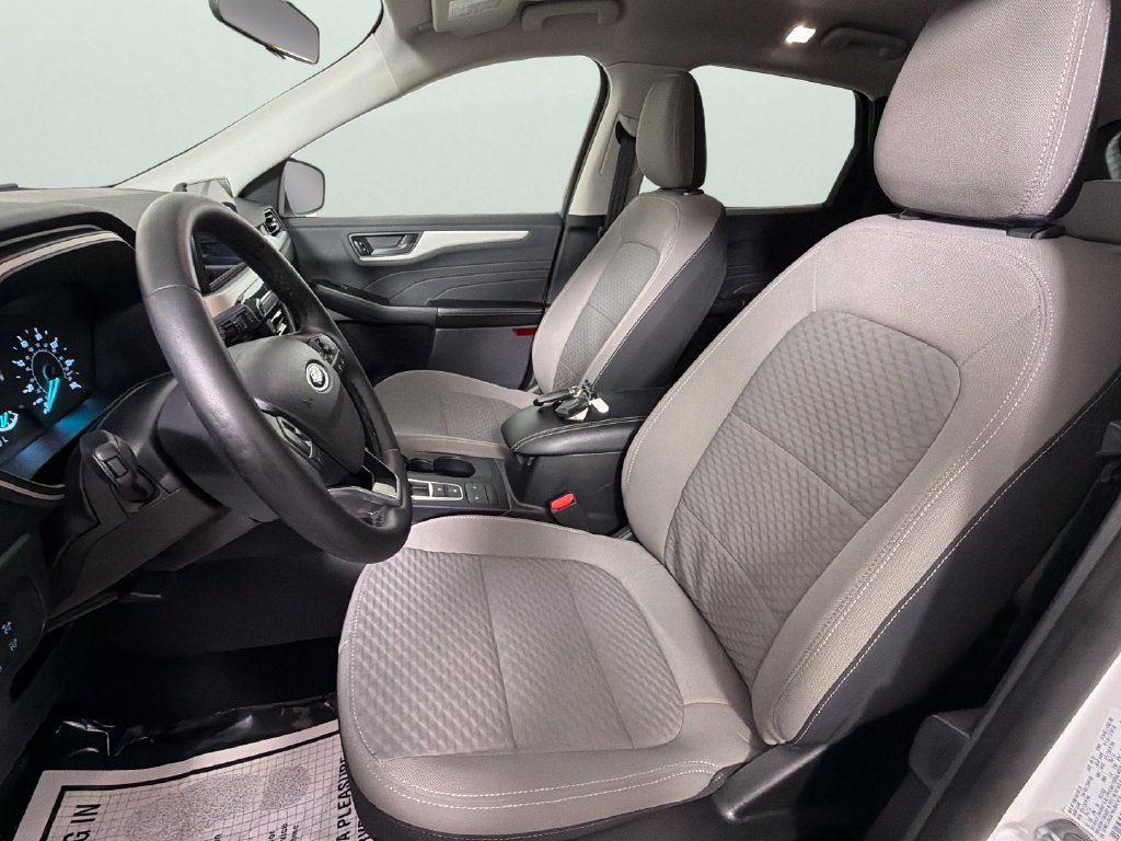 Used 2022 Ford Escape SE w/ SE Sport Appearance Package FWD image 17