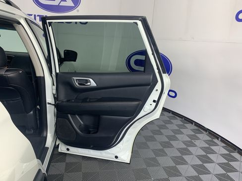 Used 2019 Nissan Pathfinder SL AWD/4WD image 36