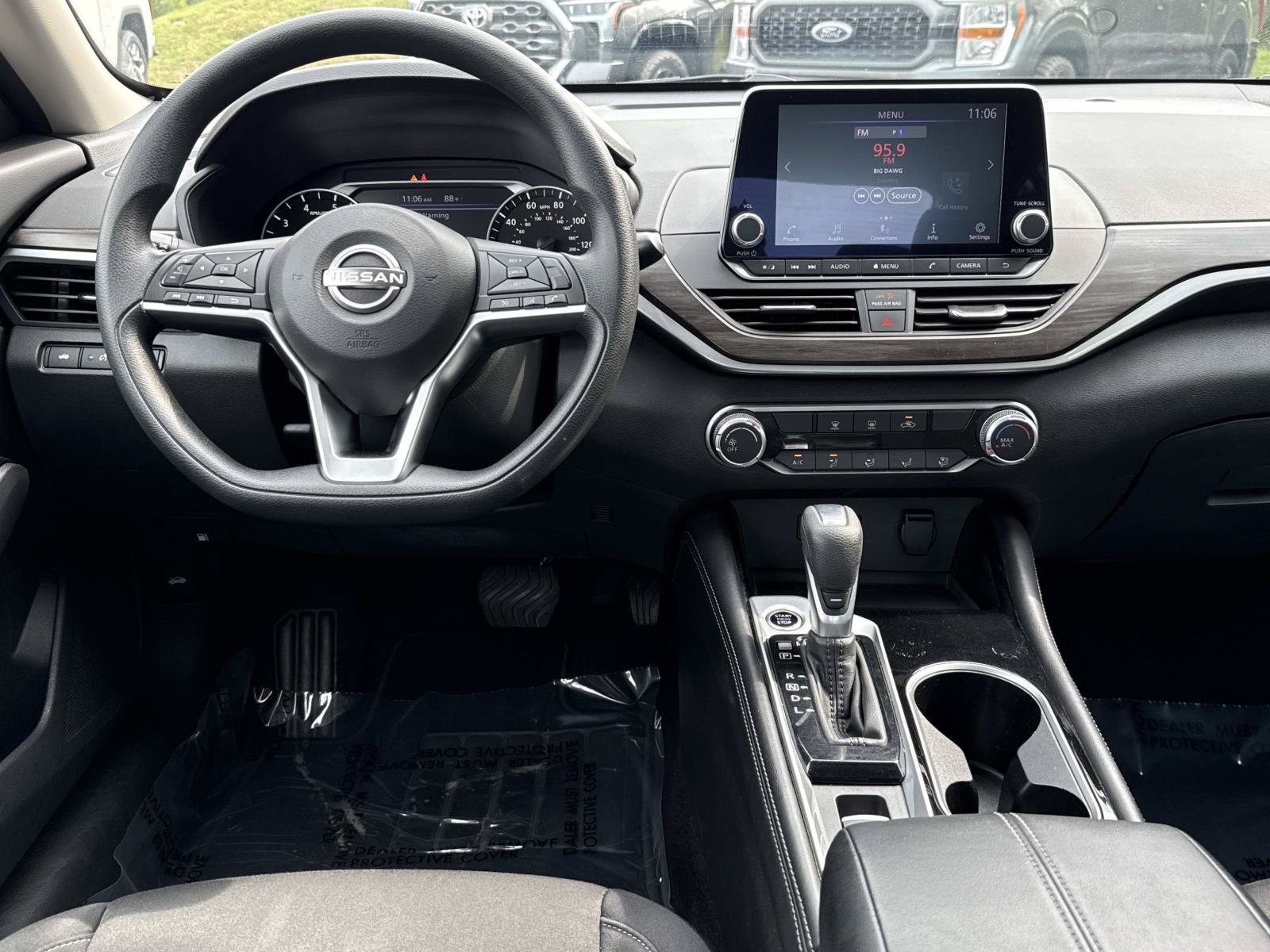 Used 2023 Nissan Altima 2.5 SV AWD/4WD image 8