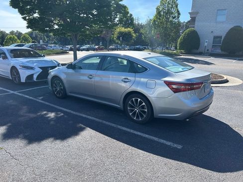 Used 2016 Toyota Avalon XLE Premium FWD image 4