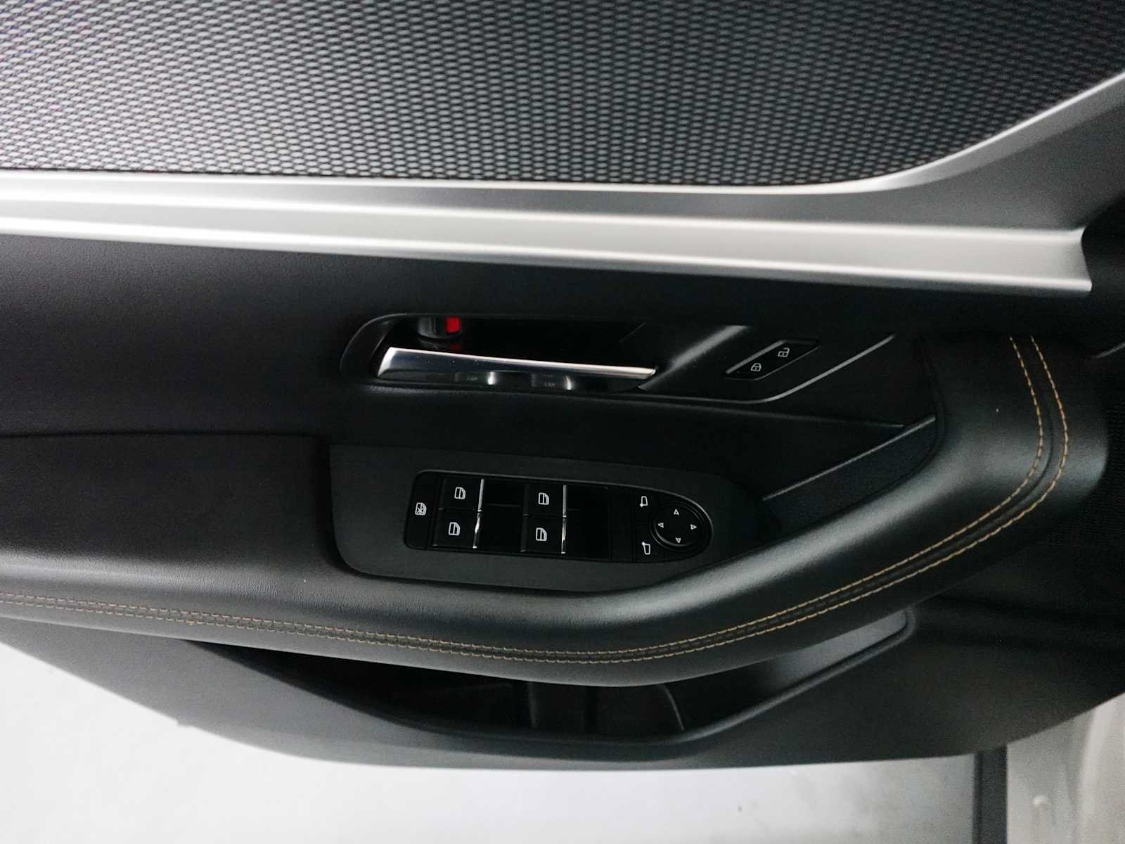 Used 2024 MAZDA CX-90 Plug-In Hybrid w/ Preferred AWD/4WD image 11