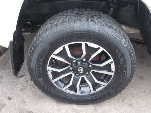 Used 2020 Toyota Tacoma TRD Sport image 10