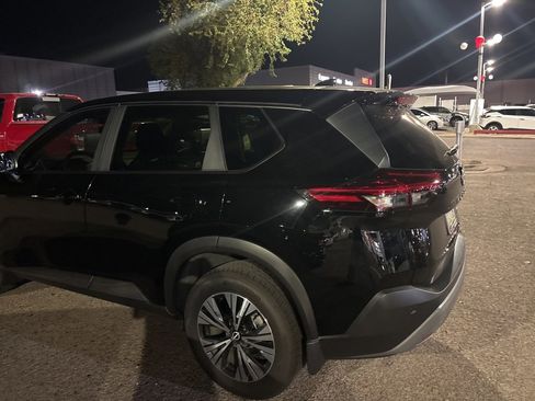 Used 2023 Nissan Rogue SV image 4