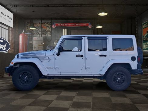 Used 2017 Jeep Wrangler Unlimited Sahara AWD/4WD image 3