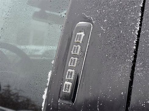 Used 2019 Ford F150 XLT image 32